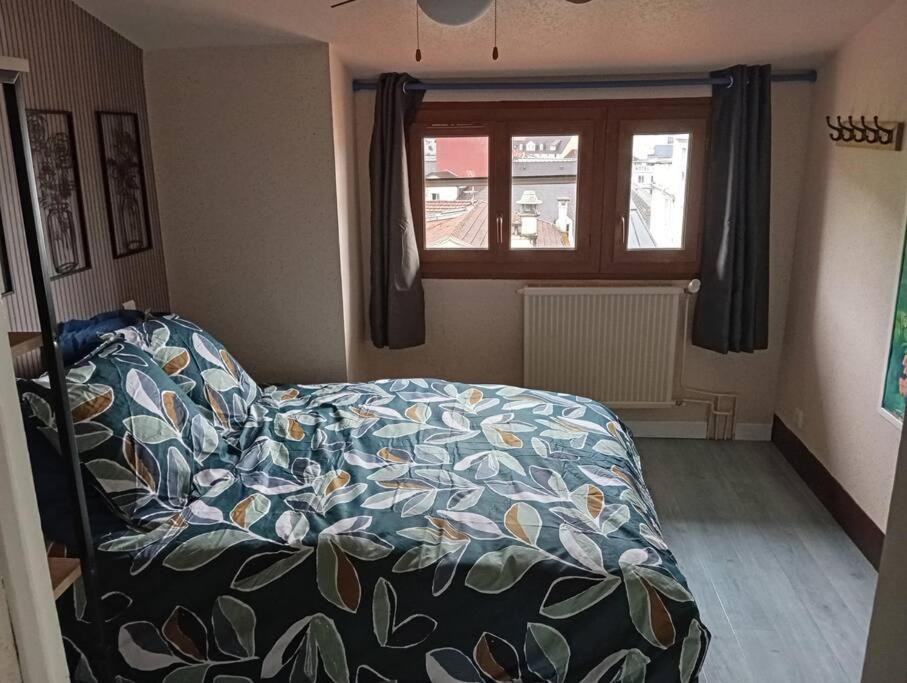Proche Sanctuaire Duplex 12 Voyageurs 150m2 Lit Bebe Et Balcon Fumeur En Exterieur * Lourdes