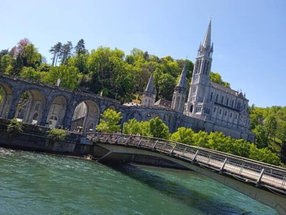 Proche Sanctuaire Duplex 12 Voyageurs 150m2 Lit Bebe Et Balcon Fumeur En Exterieur * Lourdes